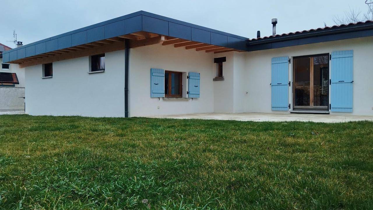 Maison familiale meublée avec jardin in Veigy-Foncenex, Région de Thonon-les-Bains