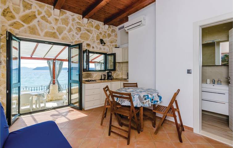 Acogedor apartamento con wifi y terraza, cerca de la costa de Slano y del centro de la ciudad in Slano, Condado de Dubrovnik-Neretva