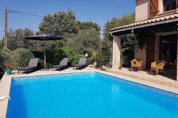 Gîte pour 5 personnes, avec jardin à Carcès