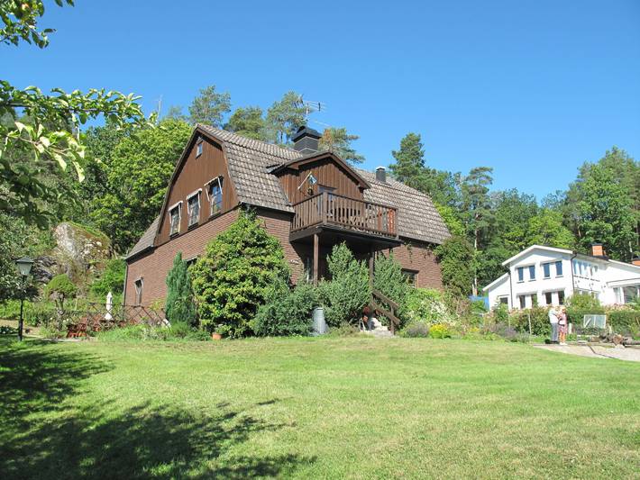 Ferienwohnung für 5 Personen, mit Balkon und Terrasse sowie Garten in Östergötland