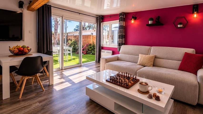 Camping pour 5 personnes, avec Terrasse ainsi que Jardin et Piscine