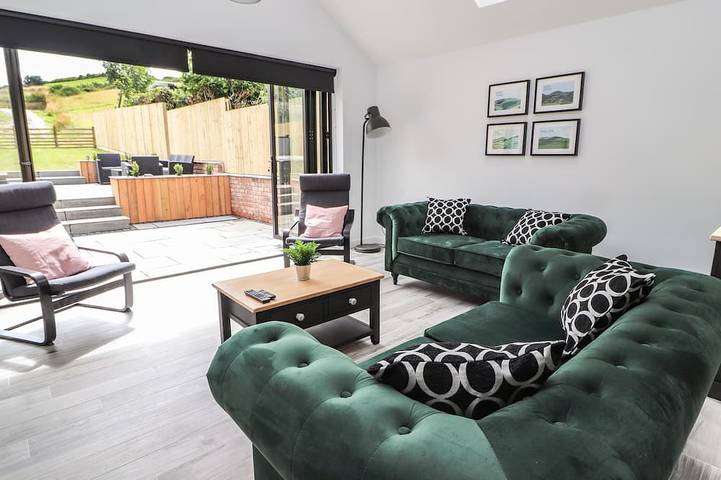 Cottage for 6 people, with hot tub and garden in Ruthin