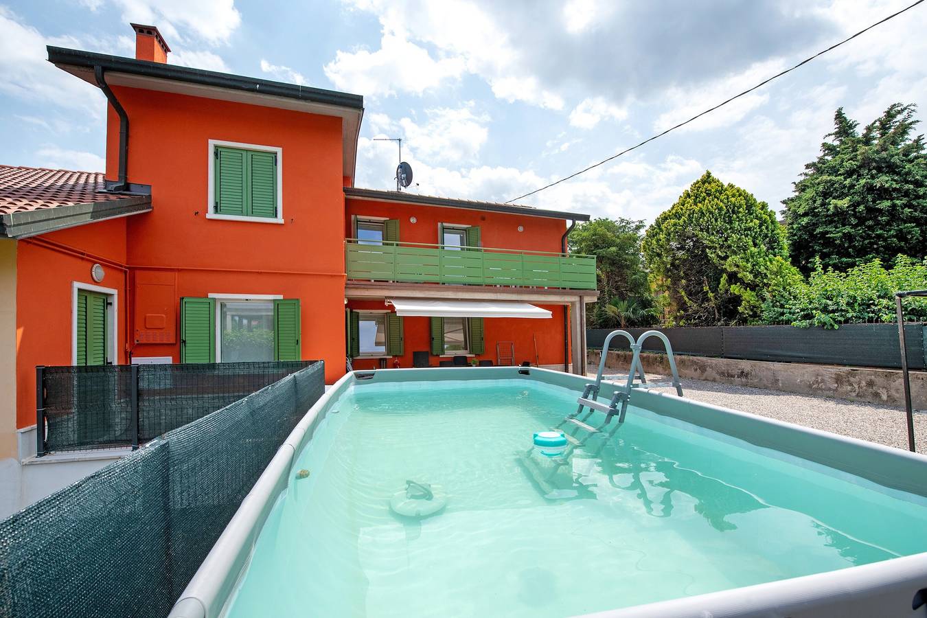Appartement entier, Appartement 'La Villa Del Caribe Bilocale' avec vue sur le lac, Wi-Fi et climatisation in San Benedetto (Peschiera del Garda), Peschiera del Garda