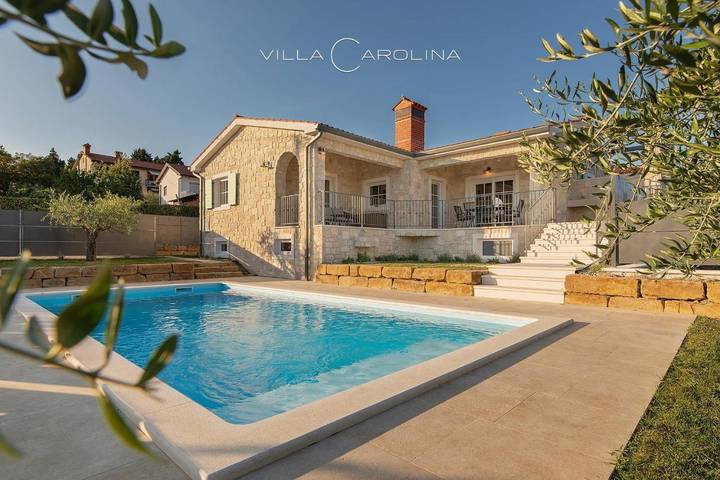 Villa mit pool für 6 Personen, mit Ausblick und Garten sowie Pool in Slowenien