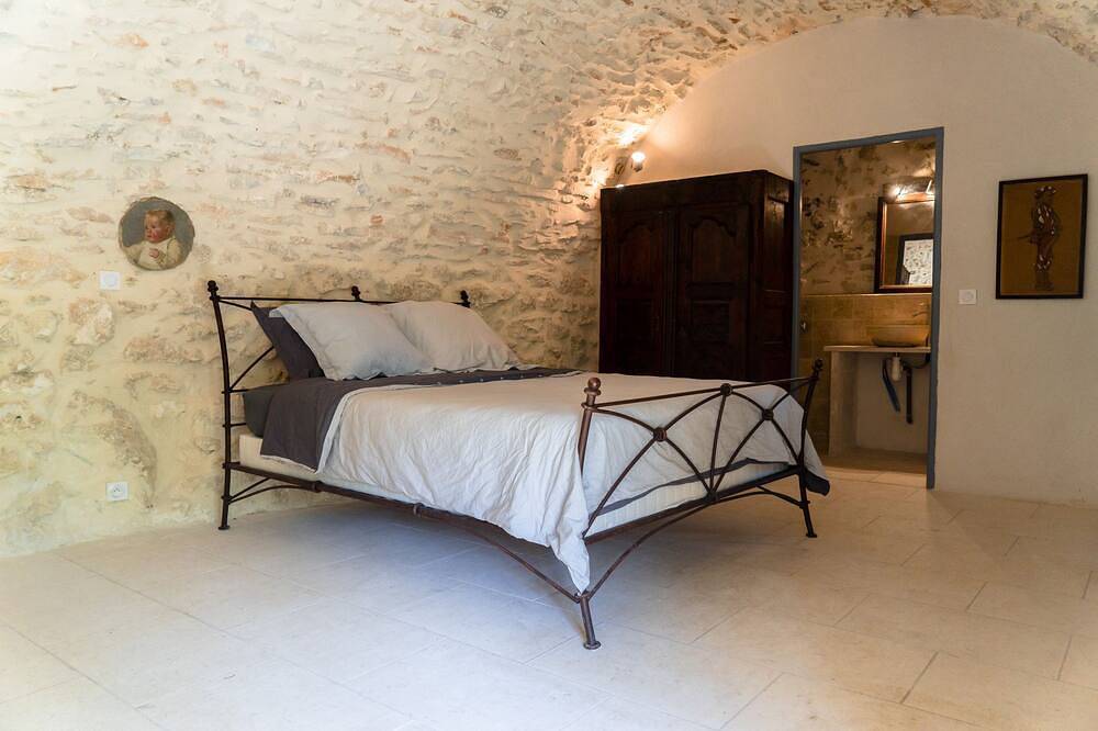 Chambre de charme avec jardin et piscine à 15 minutes d'Uzès in Lussan, Région de Nîmes