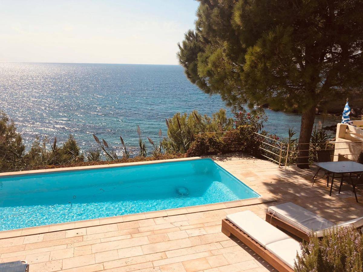 Villaparadiso Beach front Villa Makris Gialos in Lassi, Argostoli