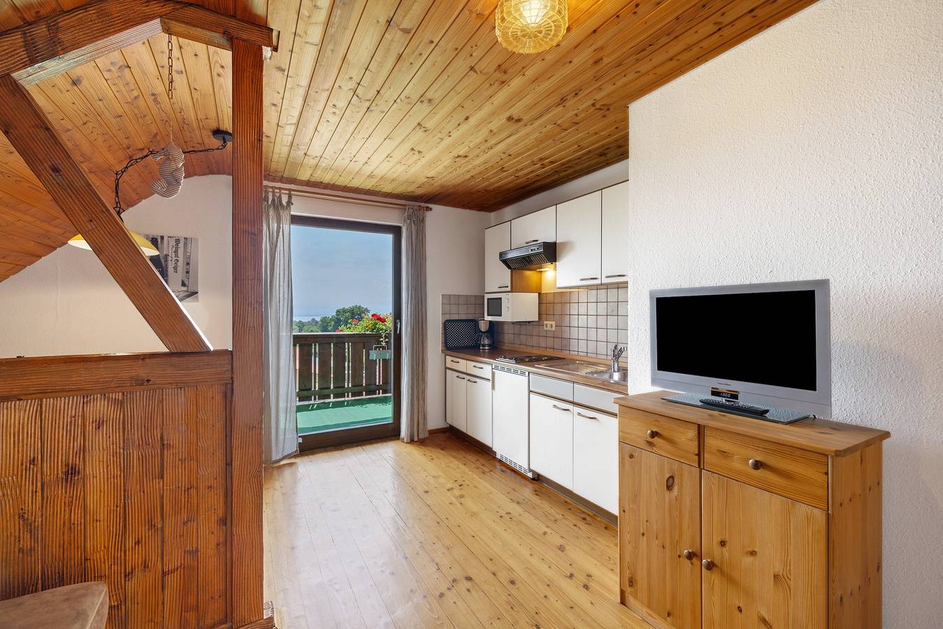 Ganze Wohnung, 2-Zimmer-Ferienwohnung B Haus 1 mit Seeblick, Gemeinschaftsterrasse und Wi-Fi in Meersburg, Region Bodensee-Oberschwaben