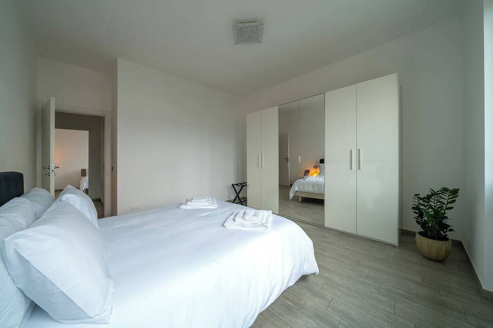 Ganze Wohnung, Honey House - Lake and Mountain View in Luino, Comune di Luino