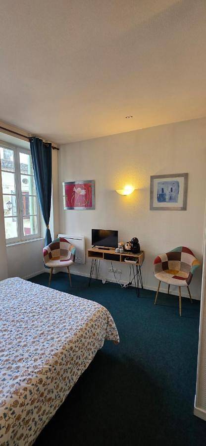Double Room with Private Bathroom in Nérac, Région de Nérac
