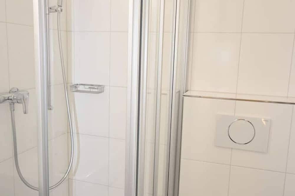 Entire apartment, Cozy studio near main station (Color 2) in Zurich, Zurich district