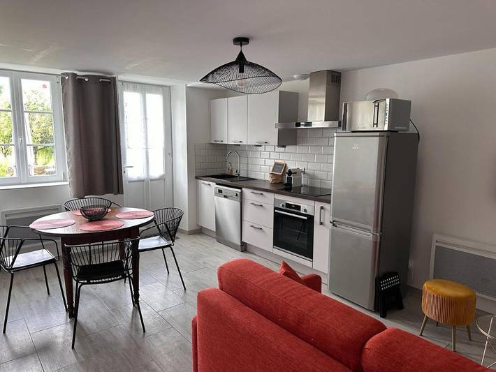 Location de vacances pour 4 personnes, avec terrasse ainsi que vue et jardin à Mesvres - 3