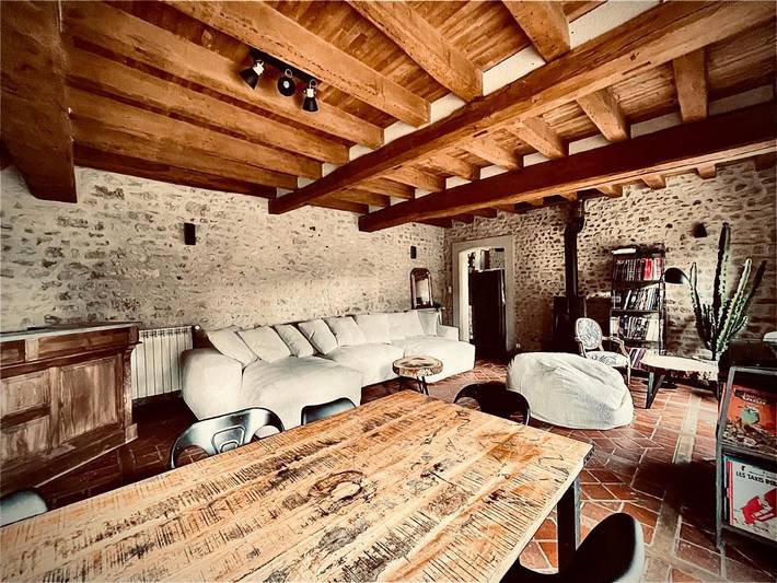 Chambre d’hôte pour 12 personnes, avec Jacuzzi et Terrasse ainsi que Jardin et Piscine