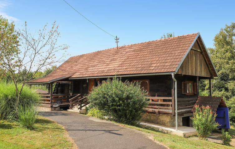 Vakantiehuis voor 5 personen, with terras and tuin as well as zwembad and uitzicht, met huisdier - 1
