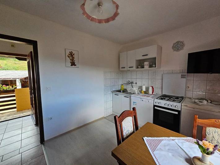 Gîte pour 4 personnes, avec jardin ainsi que vue sur le lac et vue, adapté aux familles dans Poljanak - 3