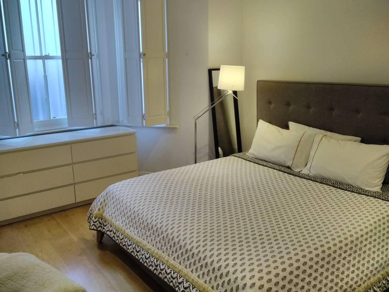Appartamento intero, 2 Bed - Sleeps 4 - Private Patio - Kensington in Kensington e Chelsea, Londra