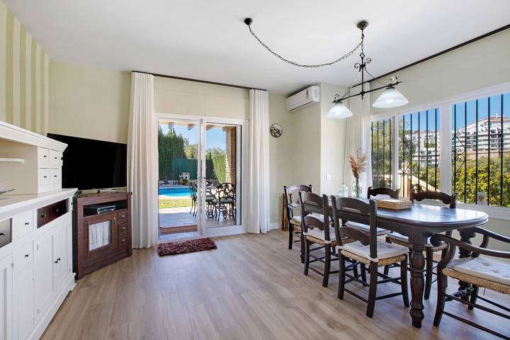 Villa for Families Los Agaves with Mountain Views, Pool and Wi-Fi in La Cala de Mijas, Mijas