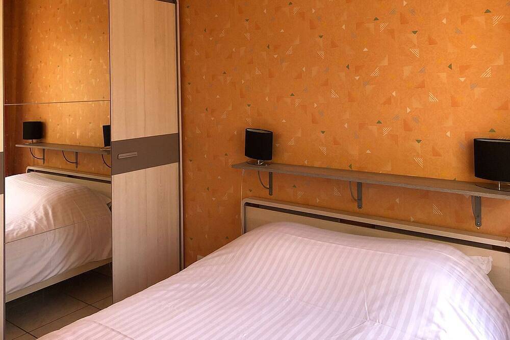 Entire apartment, Apartment, 27 m2. Furnished. One bedrooms in La Riche, Tours region