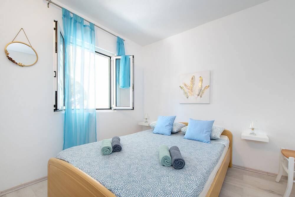 Cozy home in Rogoznica with Wifi in Rogoznica, Šibenik-Knin