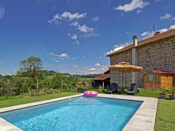 Gîte pour 8 personnes, avec piscine et jardin, animaux acceptés dans la Loire
