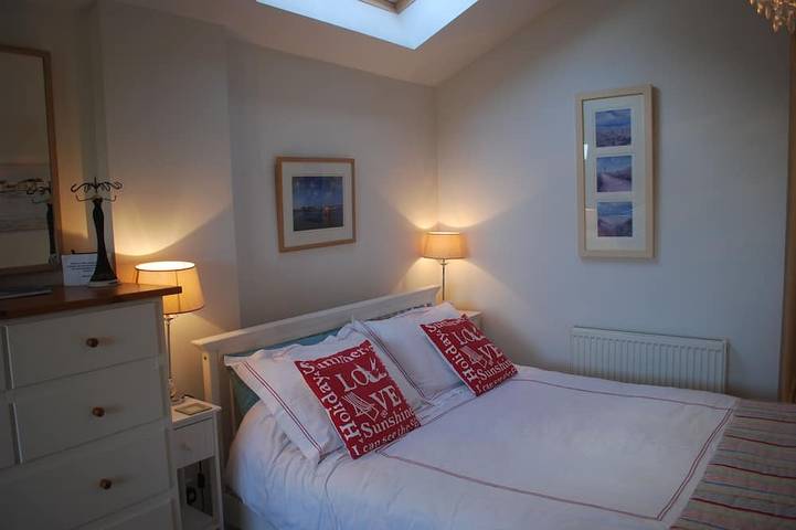 Ganze Wohnung, Beaches Studio ist in einer fabelhaften Lage mit Blick auf die Shingle Bank und Iow in Milford-on-Sea, Hampshire