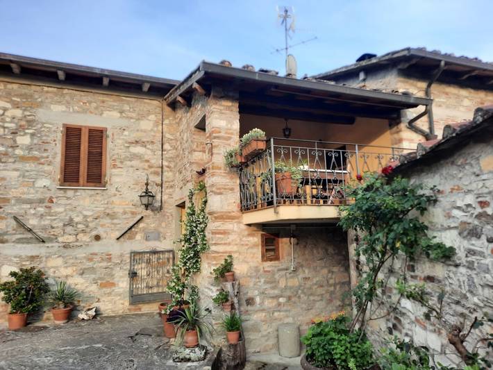 Appartamento intero, Appartamento 'Fienile' con terrazza privata, Wi-Fi e aria condizionata in Pelago, Valdarno