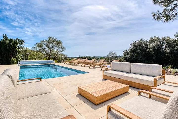 Location de vacances pour 8 personnes, avec jardin et piscine ainsi que terrasse et sauna, animaux acceptés à Brem-sur-Mer