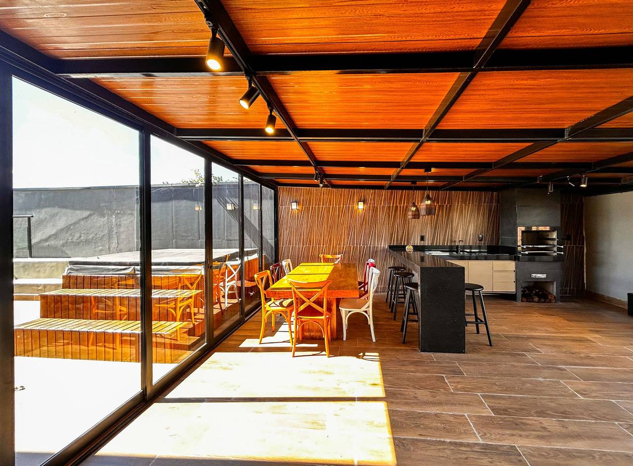 Casa com 4 Suítes, Jacuzzi e Lareira Externa in Campos do Jordão, Região Metropolitana do Vale do Paraíba e Litoral Norte
