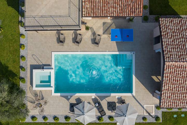 Villa pour 7 personnes, avec piscine ainsi que terrasse et jardin à Loborika - 2