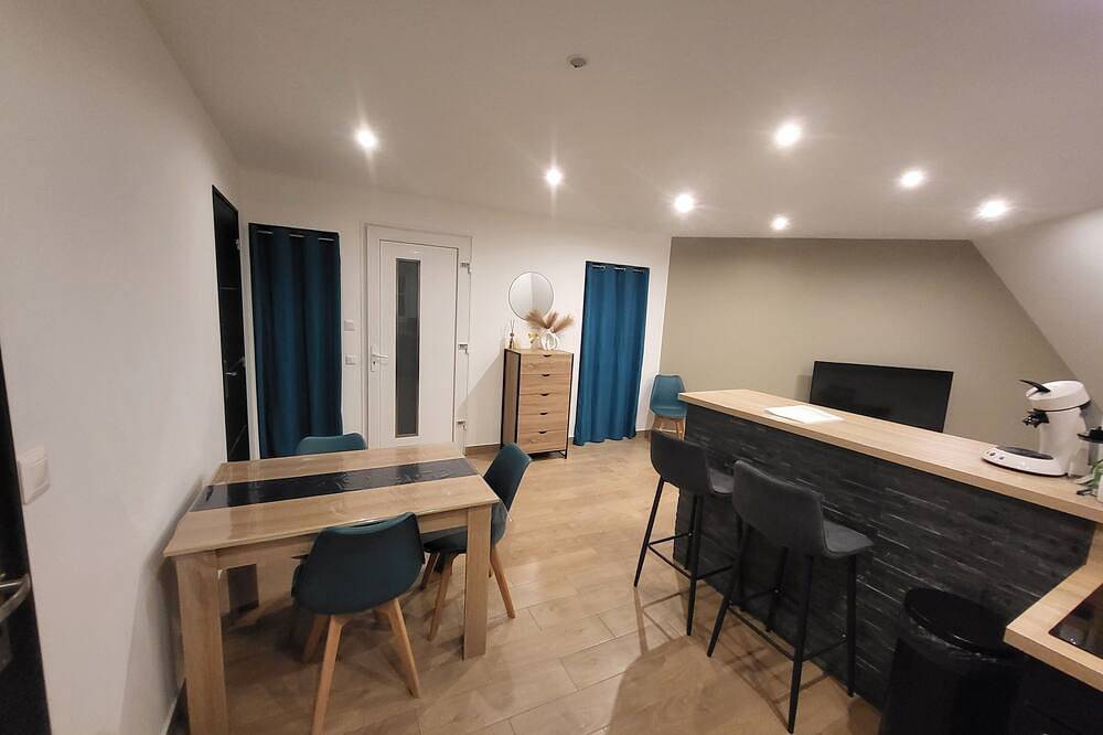 Appartement entier, Appartement   pour 4 personnes à 5mn à pied de la gare et du centre-ville ! in Carentan les Marais, Région de Saint-Lô