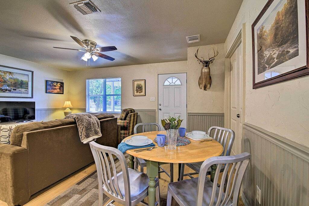 Neu! Utopia Family Home, 2 Blocks zum Utopia Park! in Uvalde County