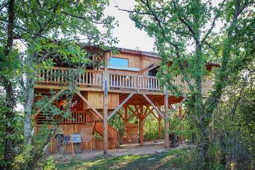 Gîte pour 6 personnes, avec terrasse et piscine ainsi que jacuzzi et sauna à Cahuzac-sur-Vère
