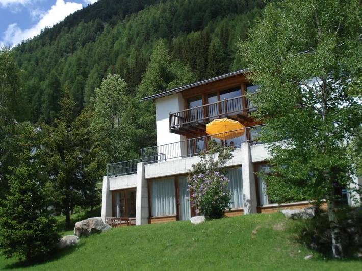 Ferienwohnung für 2 Personen, mit Terrasse und Garten sowie Ausblick in Bever