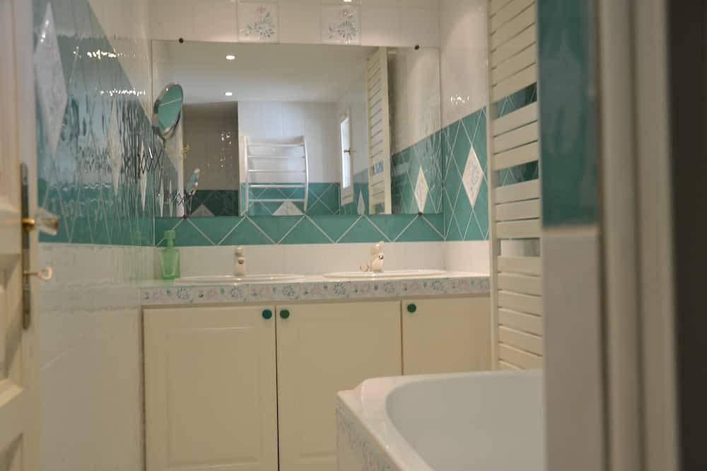 Schönes Haus mit Swimmingpool am  Fuß  des Mont Ventoux in Bédoin, Parc naturel régional du Mont-Ventoux