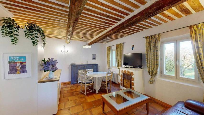 Casa de vacaciones para 3 personas, con vistas además de jardín y piscina - 1