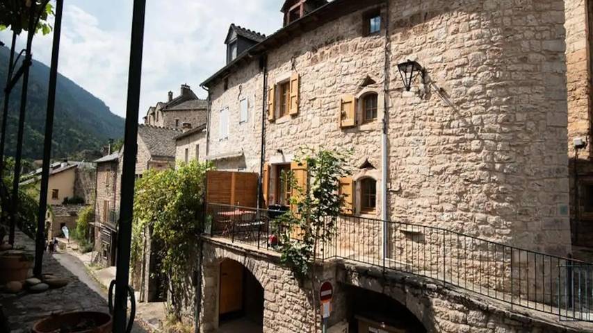 Gîte pour 6 personnes, avec terrasse à Sainte-Enimie