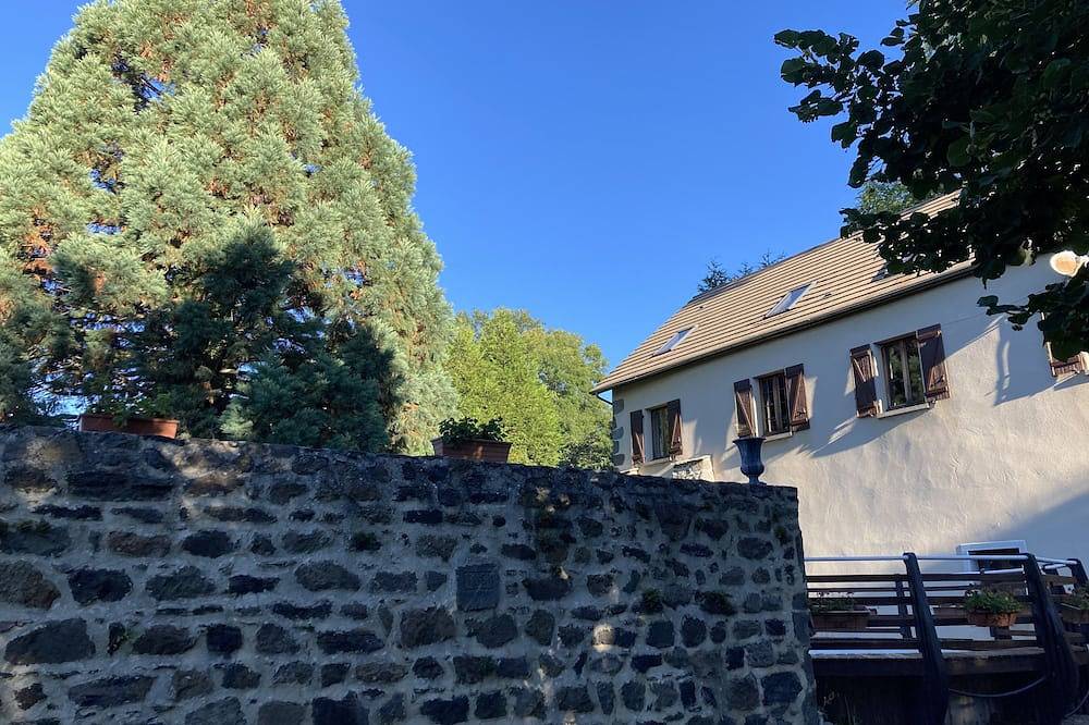 House in Saint-Nectaire (queso), Parque Natural Regional Volcans d'Auvergne