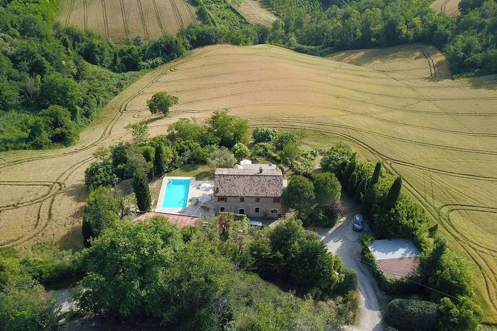 Location de vacances pour 8 personnes, avec jardin et balcon à Petritoli