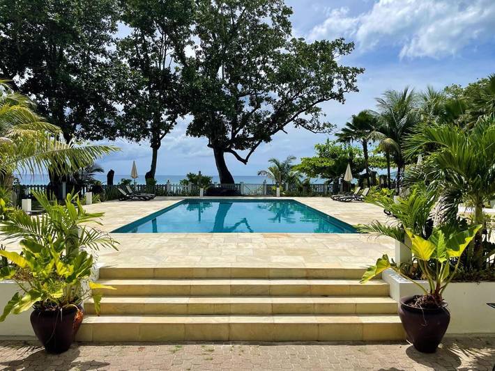 Hôtel pour 4 personnes, avec vue et bassin pour enfant ainsi que jardin et piscine dans Beau Vallon - 3