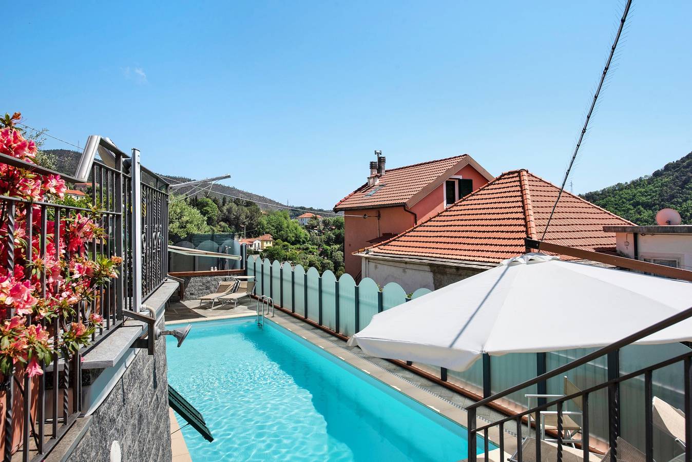 Bed and Breakfast 'Gocce Di Cristallo' con Vista Mare, Wi-Fi e Aria Condizionata in Varazze (Città), Varazze