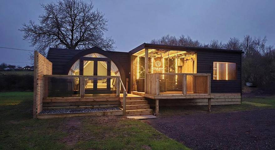 Glamping for 2 people, with lake view and sauna as well as view and terrace in Leicestershire