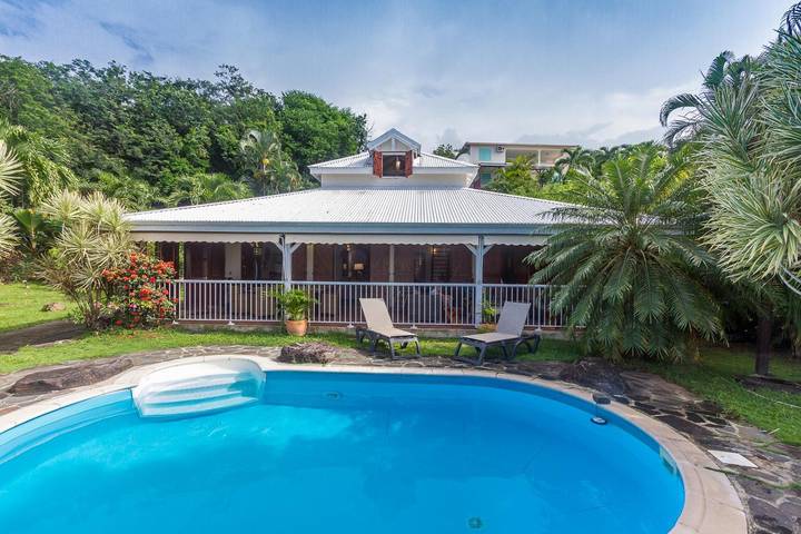 Location de vacances pour 8 personnes, avec piscine ainsi que terrasse et jardin, animaux acceptés dans Basse-Terre (homonymie) - 4