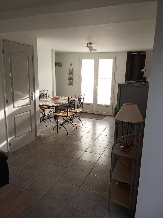 Maison de village au calme in Saujon, Côte de Beauté