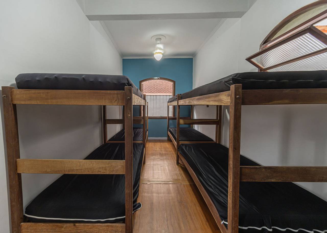 Casa com Piscina e Churrasqueira a 220 m da Praia in Guilhermina, Praia Grande