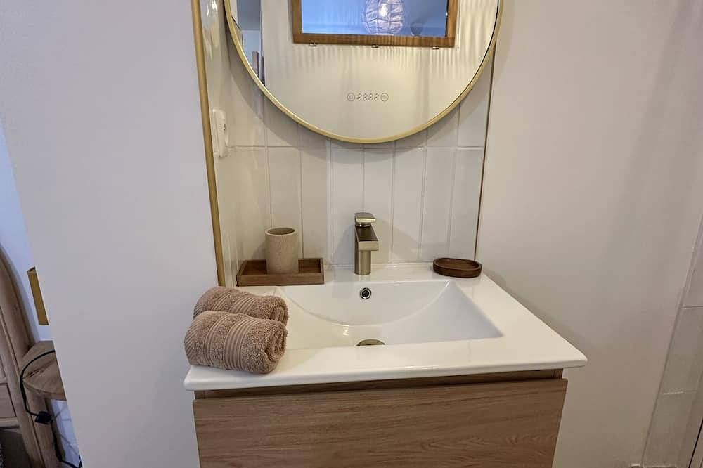 Appartement entier, L’Échappée – T2 cosy à Brissac, charme et calme proche vignes in Brissac-Quincé, Vallée de la Loire