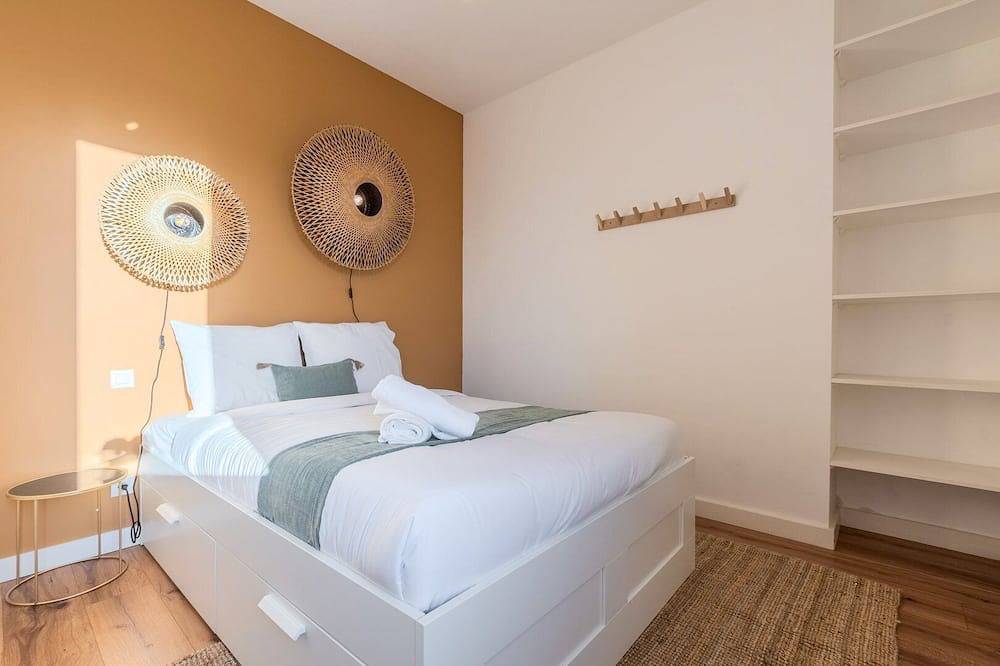 Entire apartment, Modern, quiet 3-bedroom apartment with parking in Marcq-en-Barœul, Lille region