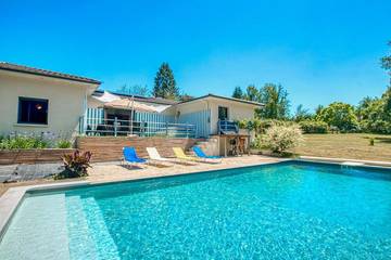 Gîte pour 6 personnes, avec jardin et jacuzzi à Coursac