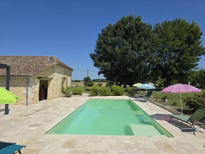 Gîte pour 2 personnes, avec piscine ainsi que jardin et terrasse à Lamonzie-Saint-Martin