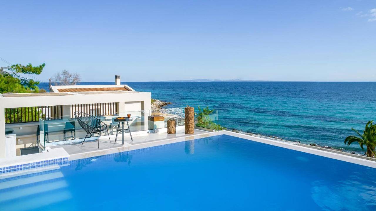 Nerea Seafront Villa, a Pristine Retreat, By Thinkvilla in Zakynthos Stadt, Zakynthos
