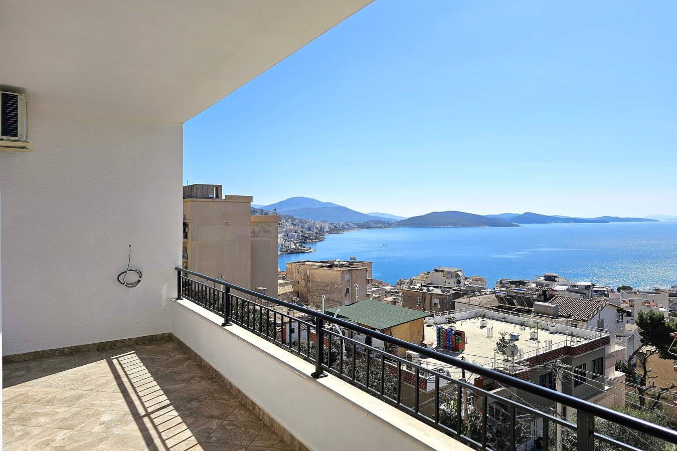 Ganze Wohnung, Ferienwohnung für 5 Personen mit Balkon in Sarandë, Vlorë