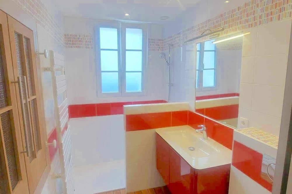 Apartamento entero, Apartment with its own garden, very serene.  in Le Chesnay, Yvelines